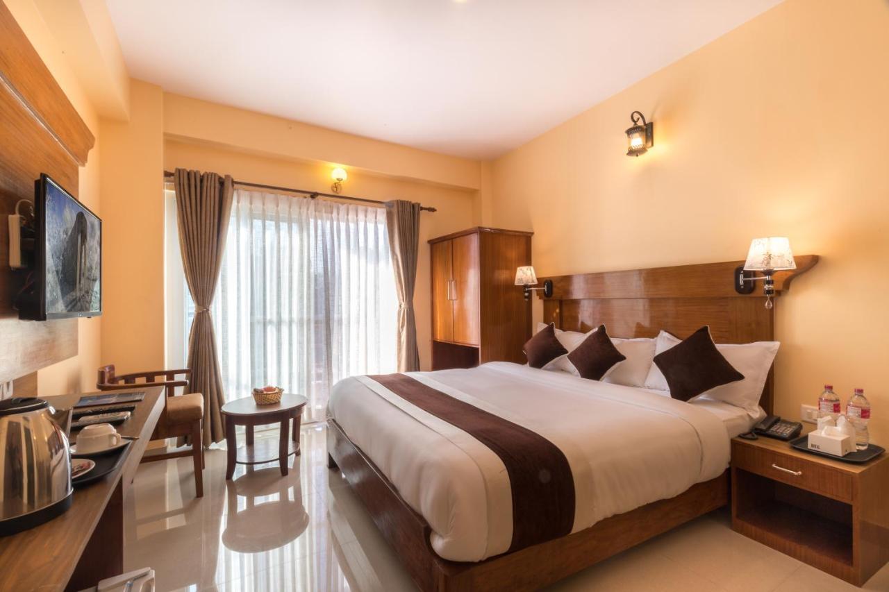 Hotel Lake Shore Похара Екстериор снимка