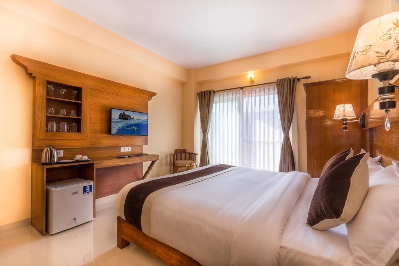 Hotel Lake Shore Похара Екстериор снимка