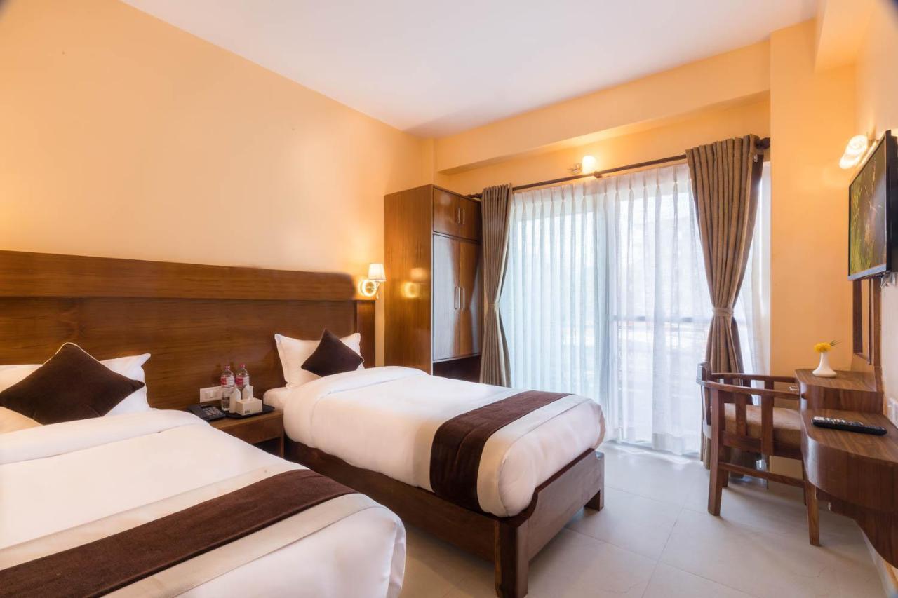 Hotel Lake Shore Похара Екстериор снимка