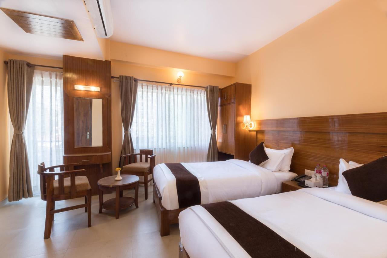Hotel Lake Shore Похара Екстериор снимка