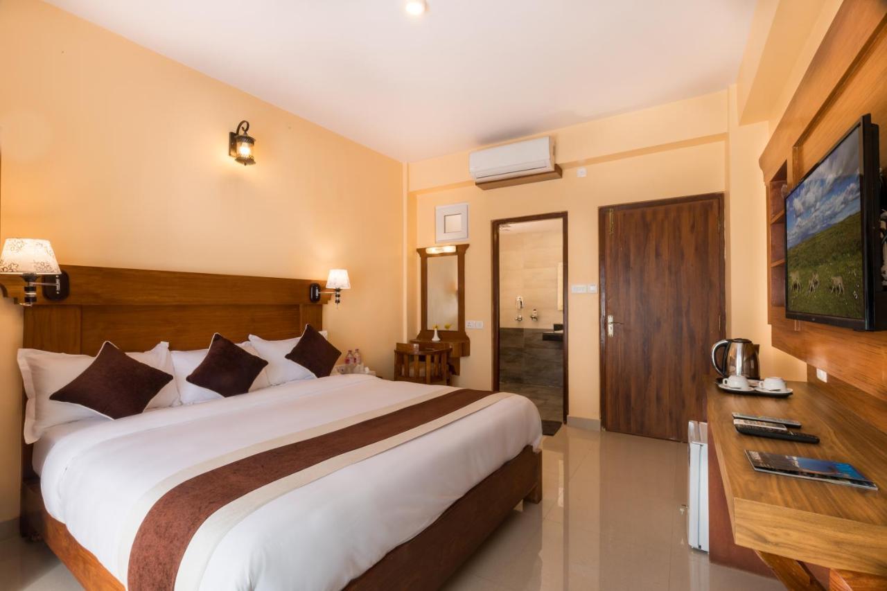 Hotel Lake Shore Похара Екстериор снимка