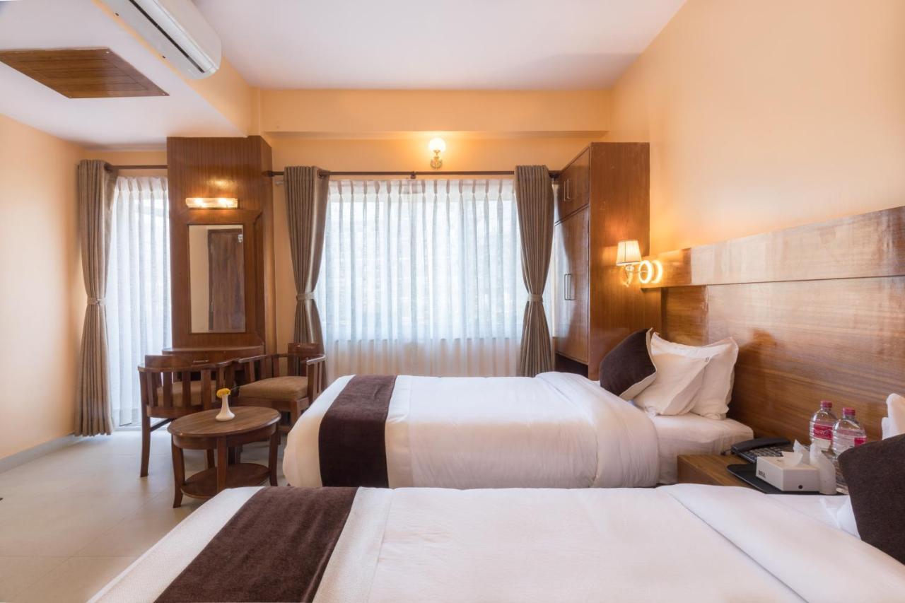 Hotel Lake Shore Похара Екстериор снимка