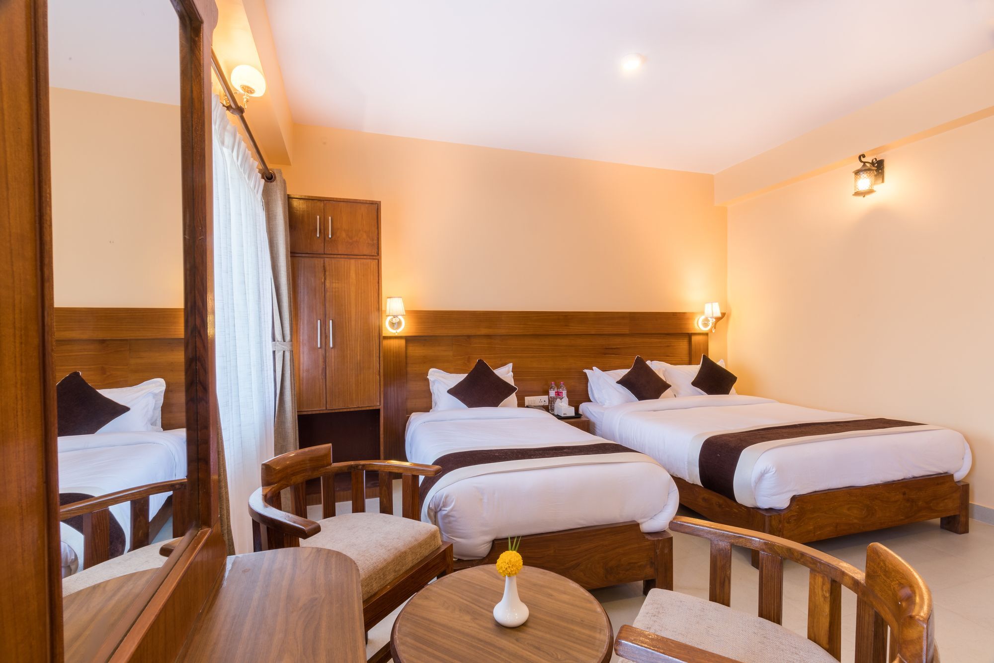 Hotel Lake Shore Похара Екстериор снимка